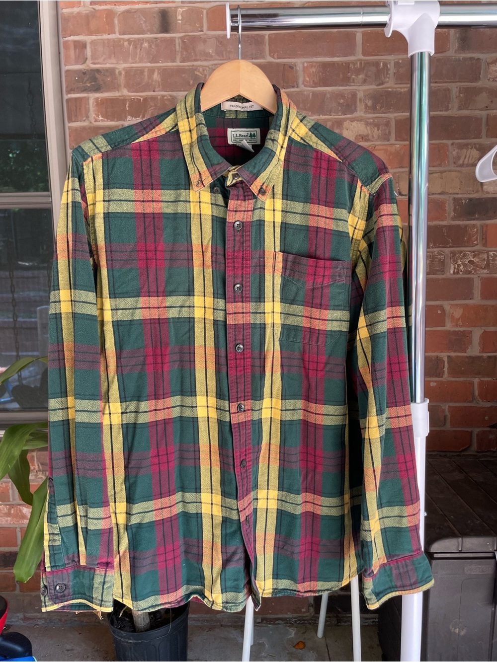 L.L. Bean Men's Plaid Button-Down Shirt Large Regular Traditional Fit #95